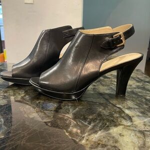 Elegant Black Leather Women's Heels 8.5 - Naturalizer